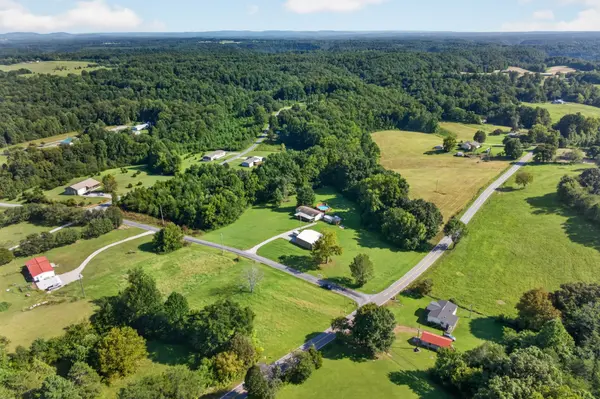 119 Cattle Ln, Hilham, TN 38568