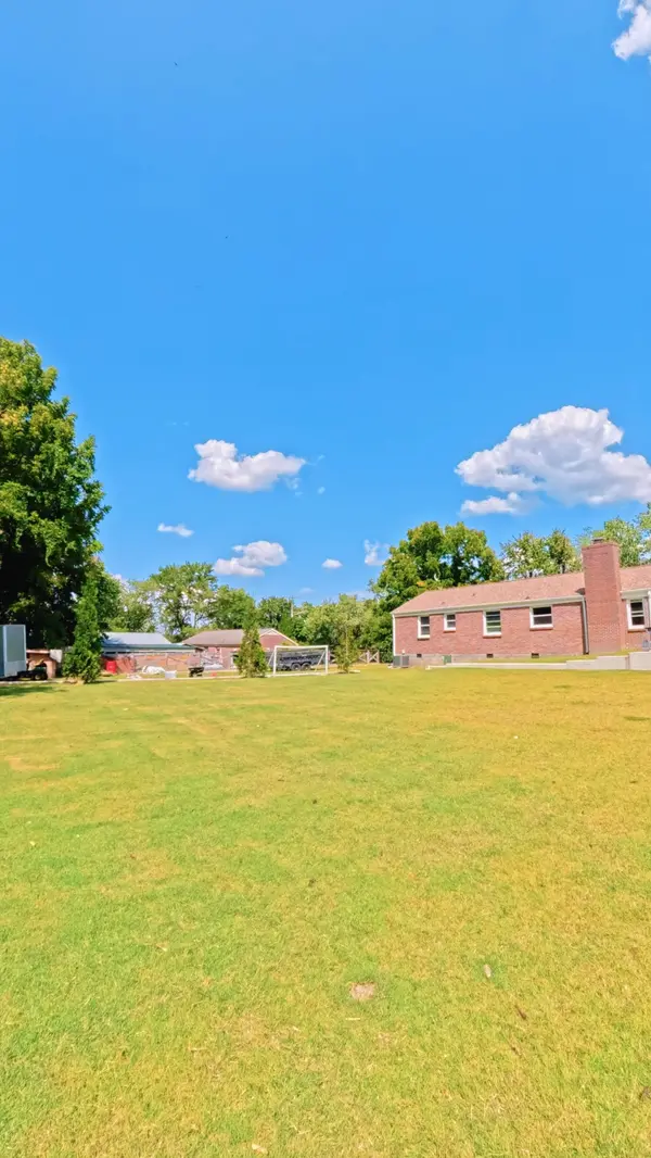 3915 E Ridge Dr, Nashville, TN 37211