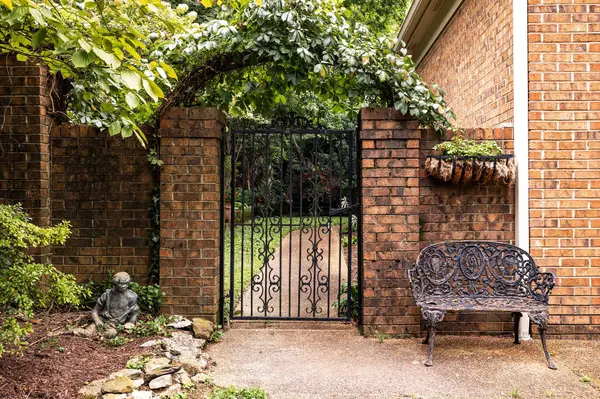 108 Ravenwood Ct, Franklin, TN 37064