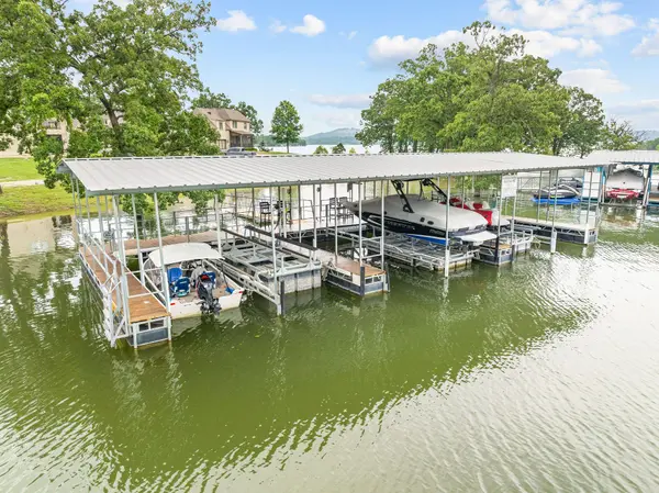 16 Grand Vin Lane, Blue Eye, MO 65611
