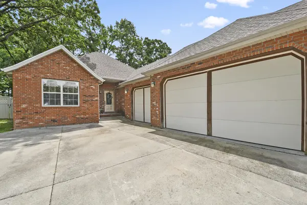 760 S 21st Avenue, Ozark, MO 65721