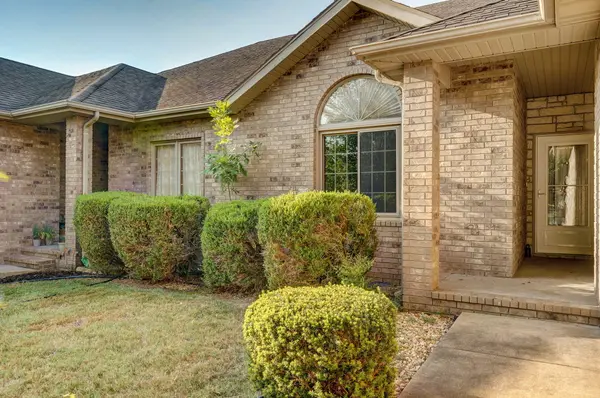 2314 W Deerbrooke Trail, Ozark, MO 65721
