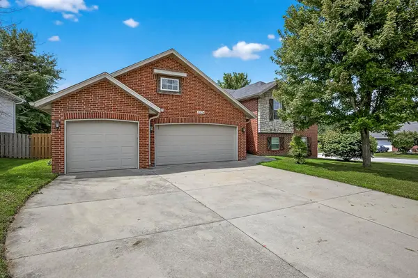2576 E Kentwood Street, Republic, MO 65738