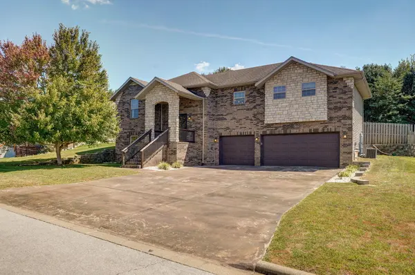 870 E Purple Martin Street,  Nixa,  MO 65714