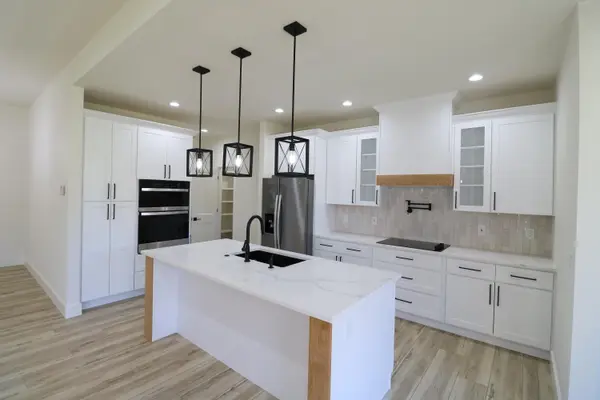 285 E Garnet Drive, Republic, MO 65738