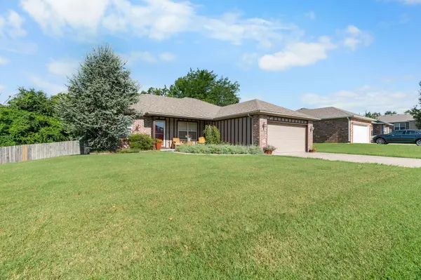 440 Hillbilly Lane, Hollister, MO 65672