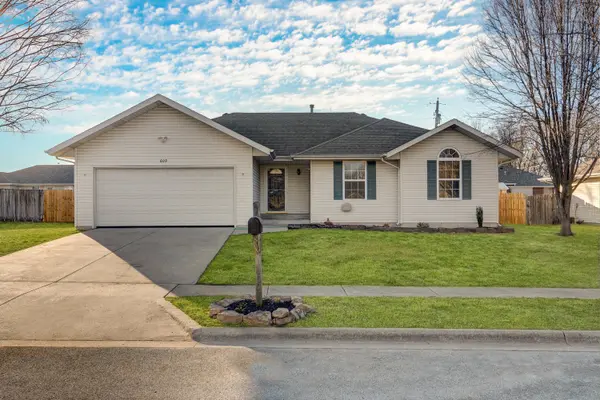 609 S Mckee Street, Republic, MO 65738
