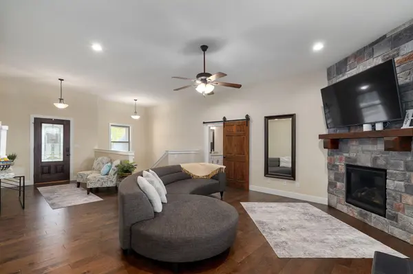 2741 W Fishhook AVE, Ozark, MO 65721