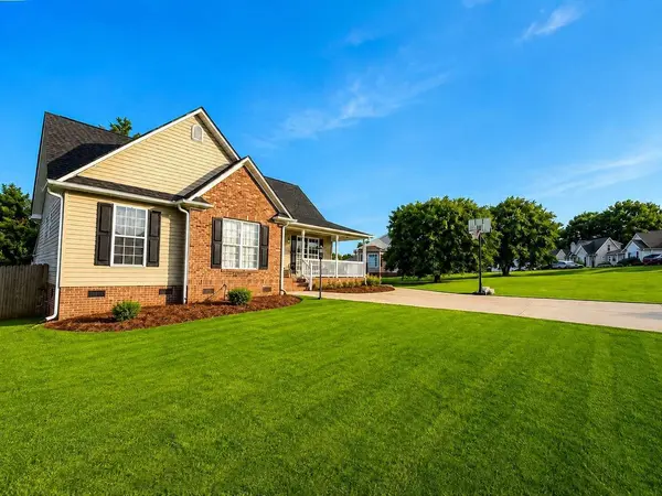 710 Running Creek LN, Boiling Springs, SC 29316