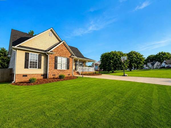 710 Running Creek LN, Boiling Springs, SC 29316