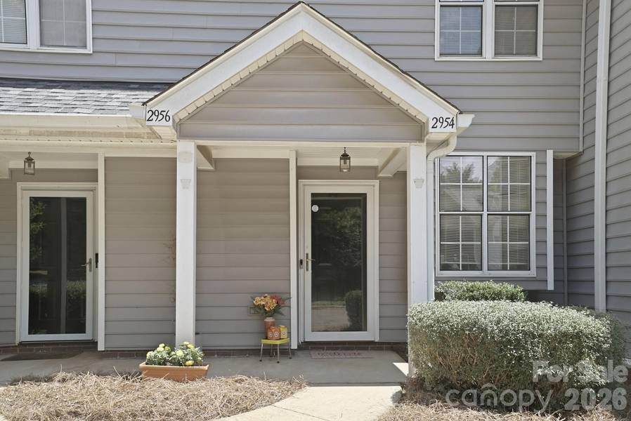 2954 Iron Gate LN, Charlotte, NC 28212