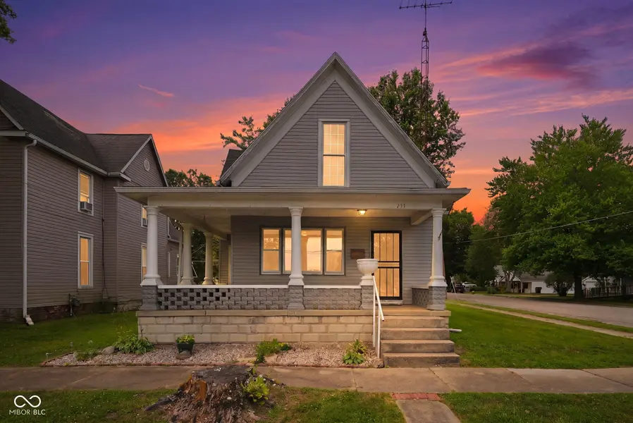 233 N Walnut ST, Cambridge City, IN 47327