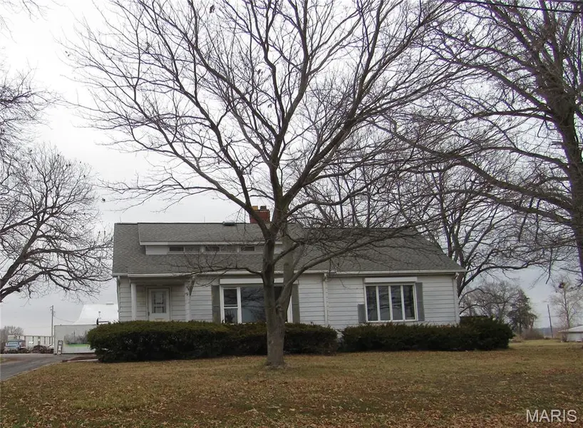 1113 E Market ST, Red Bud, IL 62278