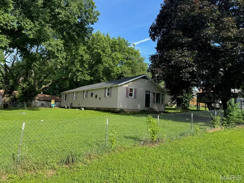 819 S 8th ST, Vandalia, IL 62471