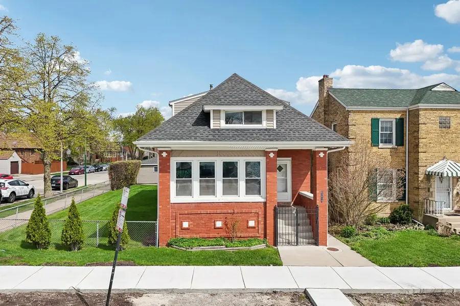 6254 W Barry AVE, Chicago, IL 60634
