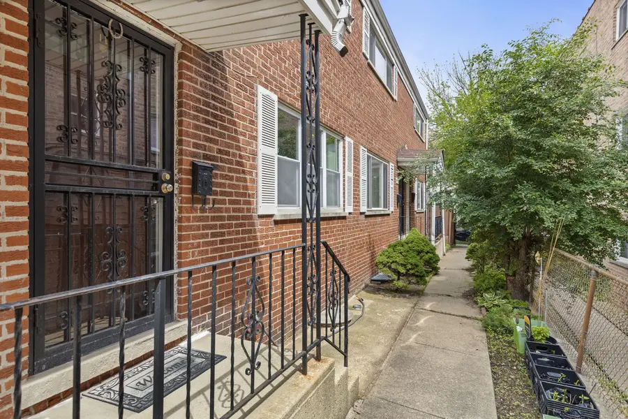 1727 W Estes AVE #C, Chicago, IL 60626