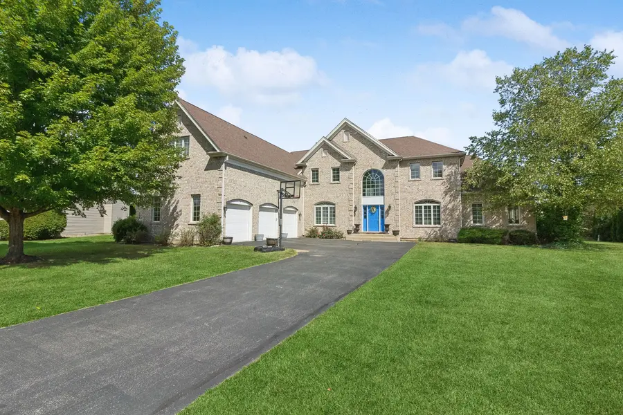 391 Lake Run LN, North Aurora, IL 60542