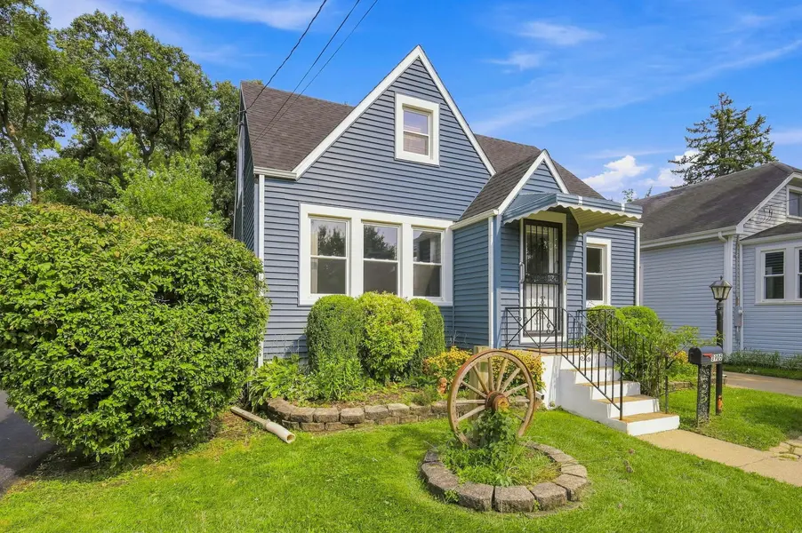 3905 Custer AVE, Lyons, IL 60534