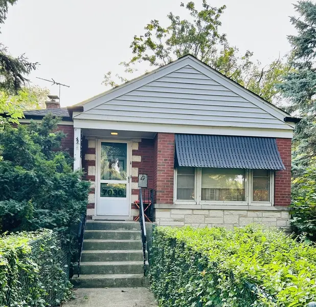 7030 N Ionia AVE, Chicago, IL 60646