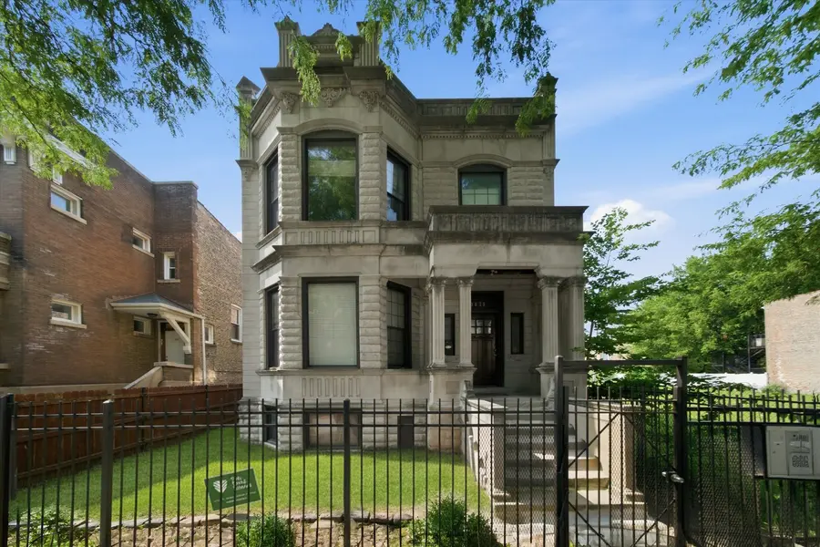 3825 W ADAMS ST, Chicago, IL 60624