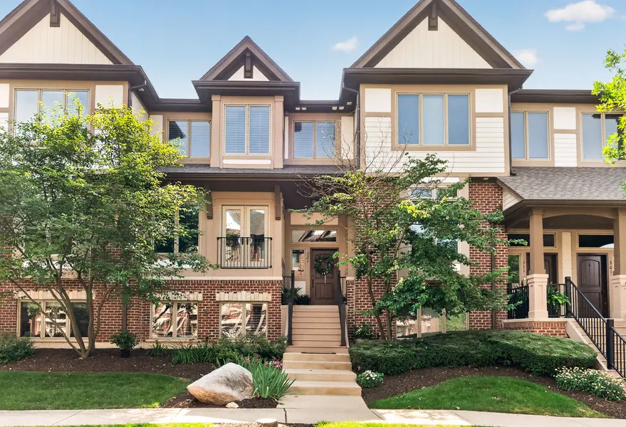 321 Brownstone DR, St. Charles, IL 60174