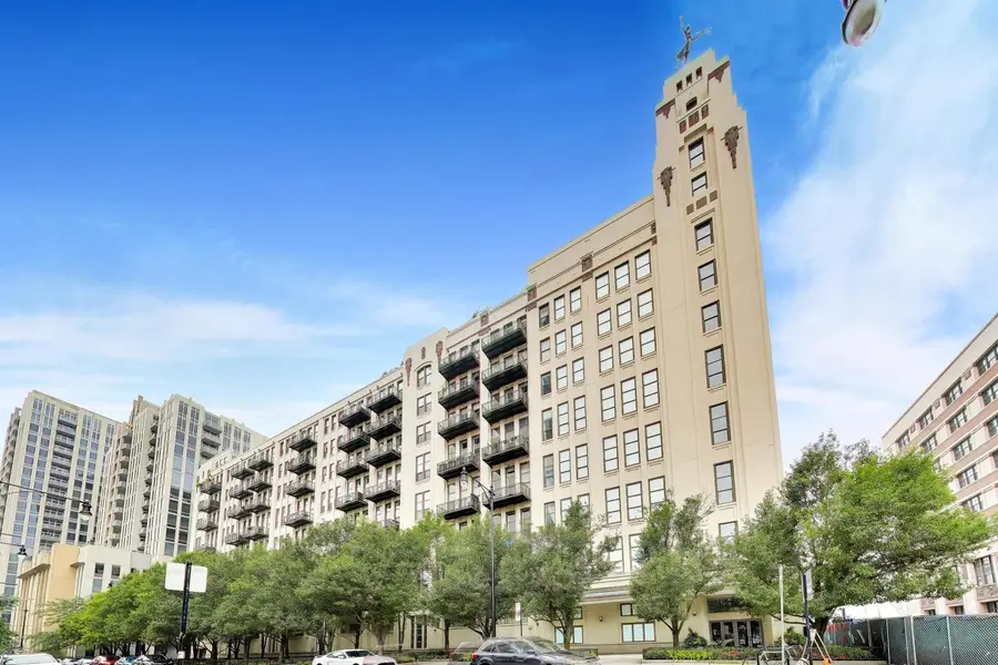 758 N Larrabee ST #630, Chicago, IL 60654