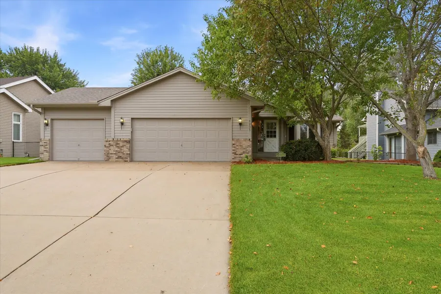 9225 Queens GDNS, Brooklyn Park, MN 55443