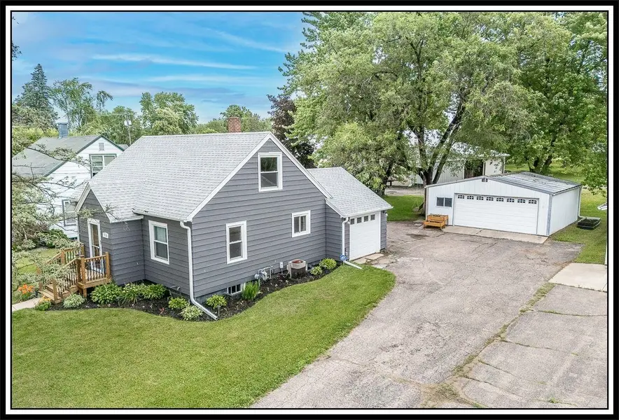 1118 DEPOT ST, Manawa, WI 54949-9557