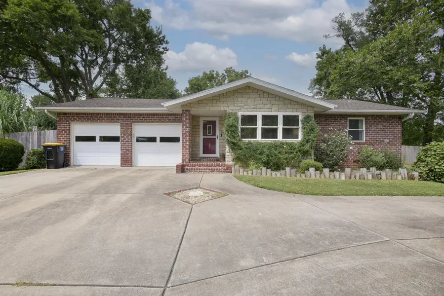 2685 W Farm Road 182, Springfield, MO 65810