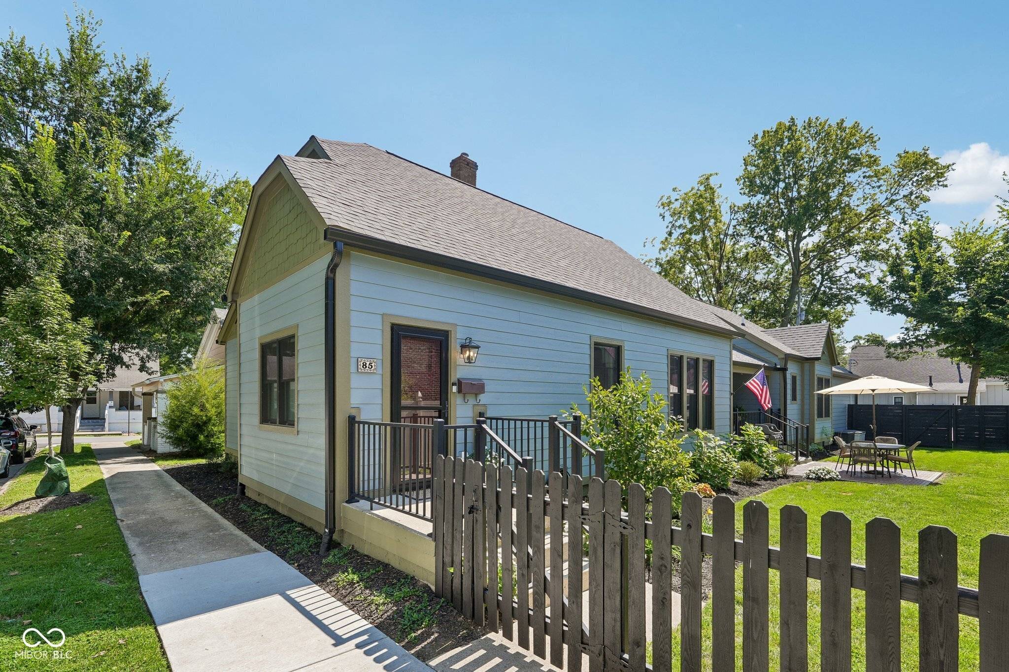 85 E Poplar, Zionsville, IN 46077