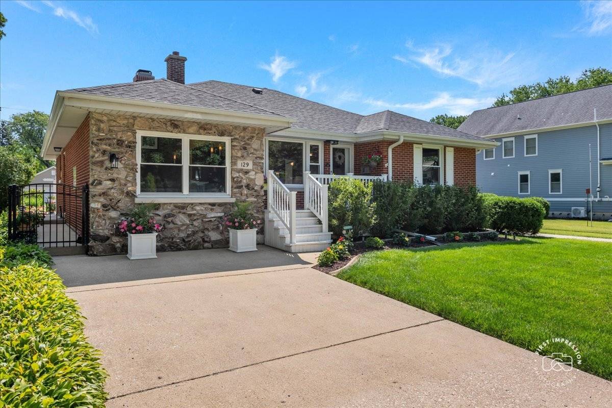 129 S Hudson ST, Westmont, IL 60559