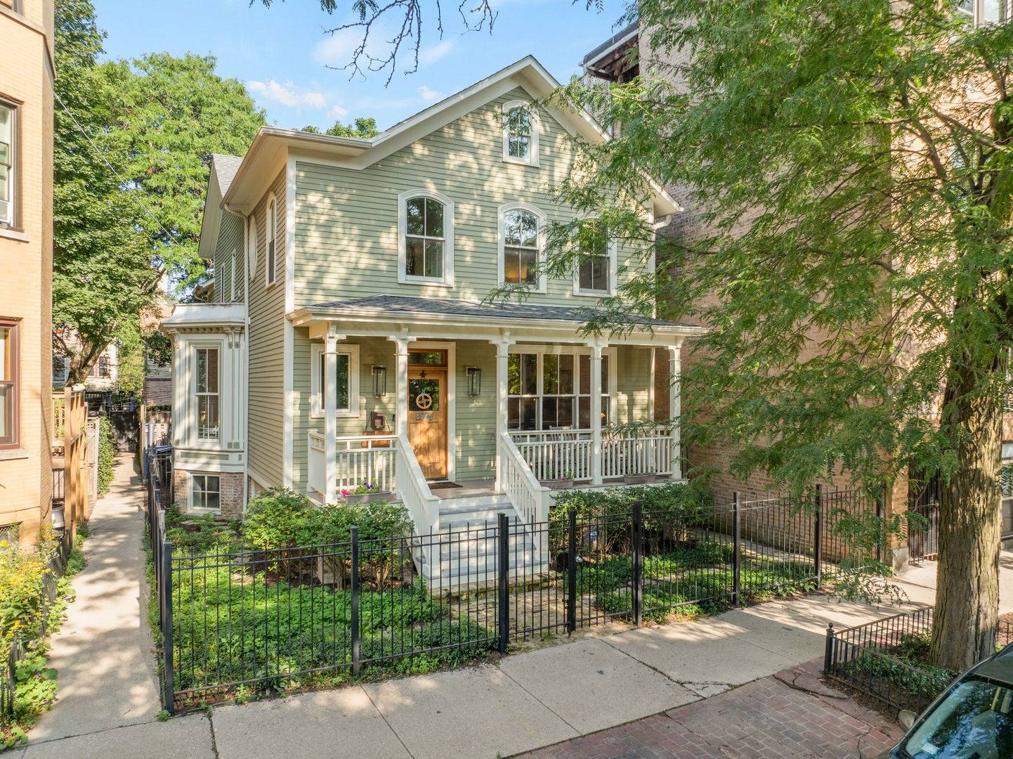 2347 N Geneva TER, Chicago, IL 60614