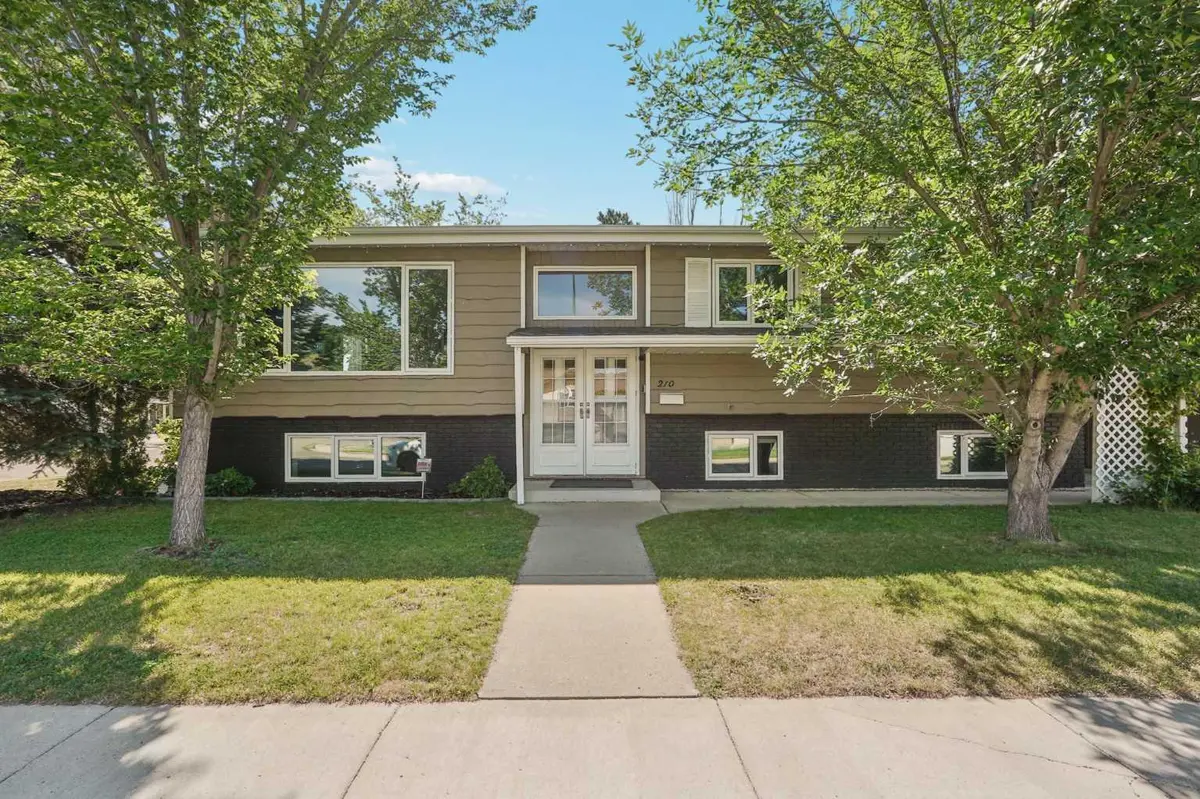 210 Dunkirk ST S, Lethbridge, AB T1J 4E6