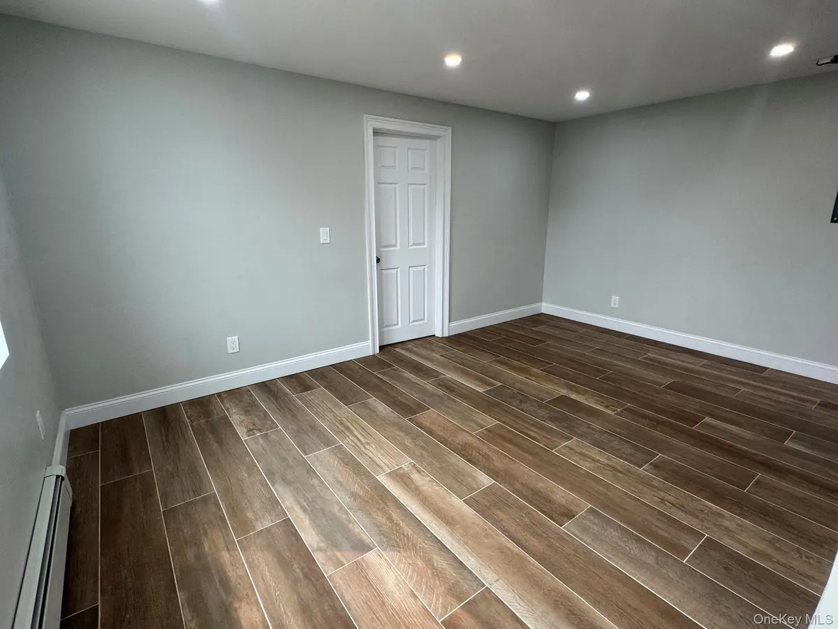 233 Franklin ST #Apt 3, Hempstead, NY 11550
