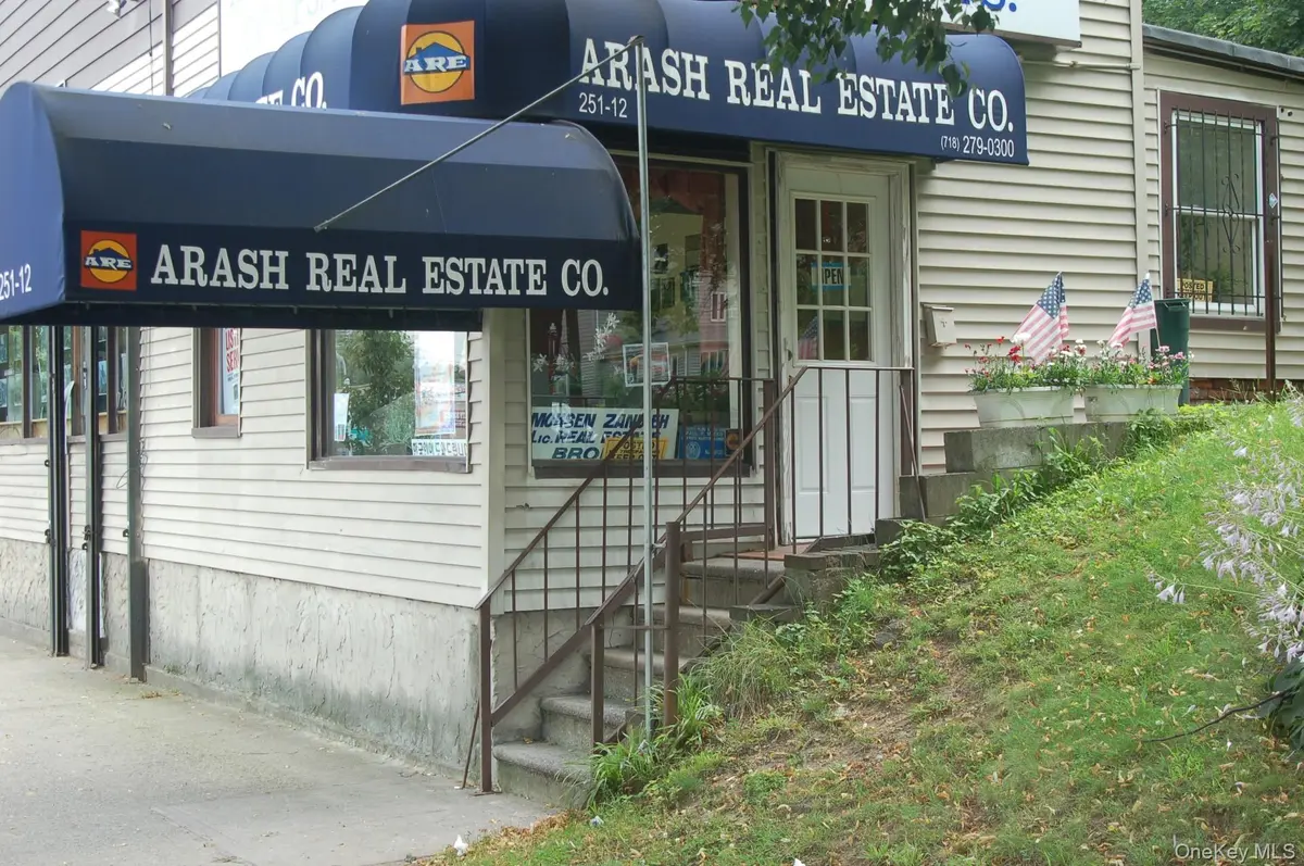251-12 Northern Blvd, Little Neck, NY 11362