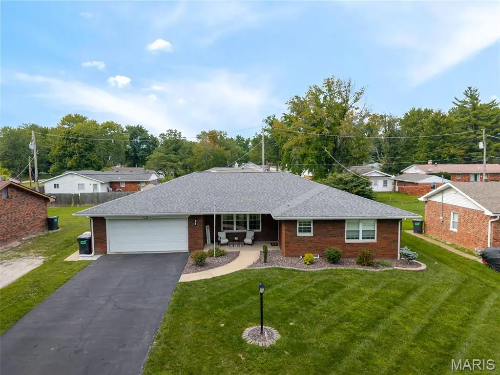 15 Hollandia DR, Fairview Heights, IL 62208