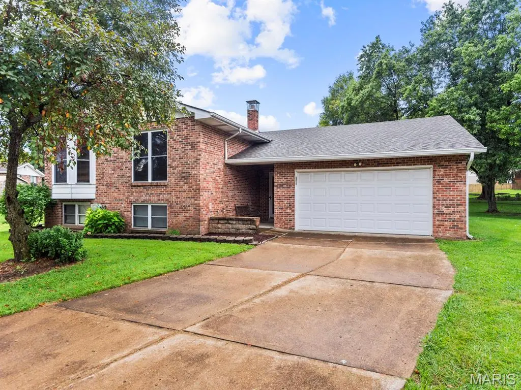 1612 Berry CT, Imperial, MO 63052