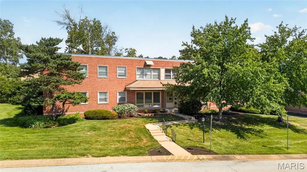5 Delcrest CT #101, University City, MO 63124