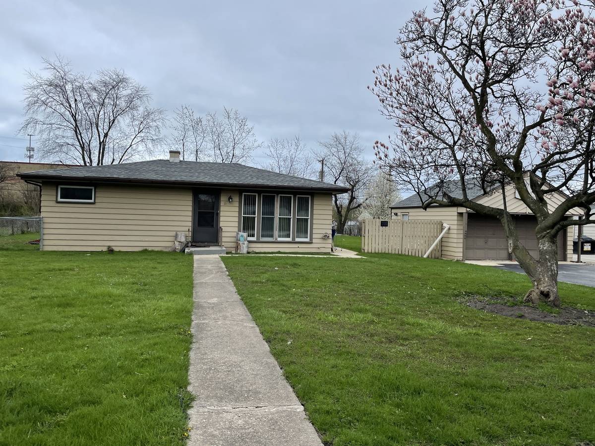 11 Shagbark RD, Lake Bluff, IL 60044