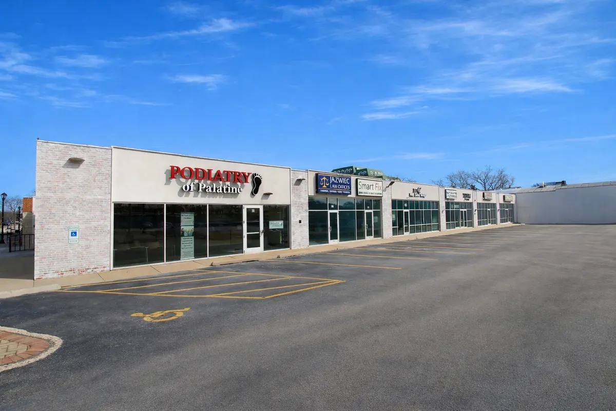 52 W Palatine RD, Palatine, IL 60067