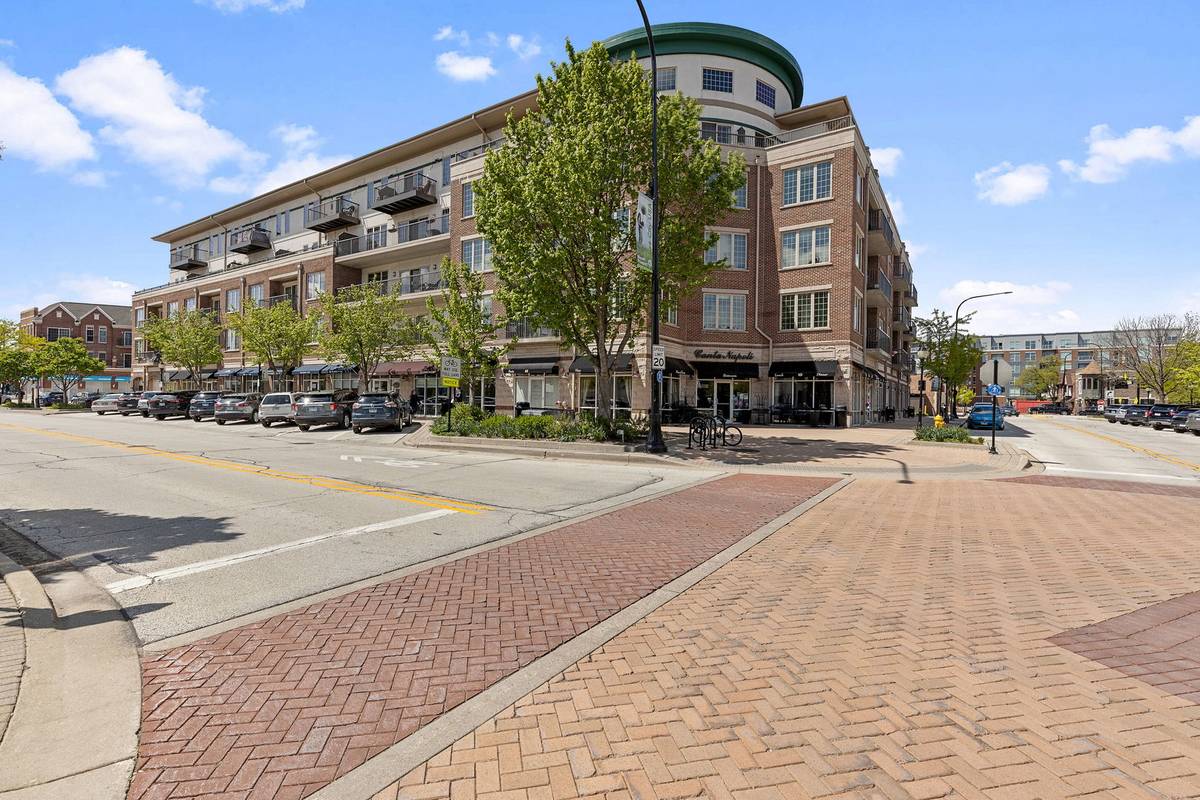 100 S Emerson ST #205, Mount Prospect, IL 60056