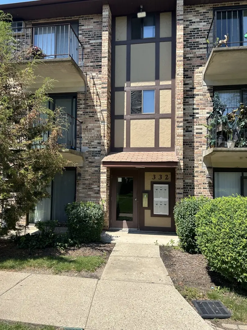 332 Klein Creek CT #B, Carol Stream, IL 60188