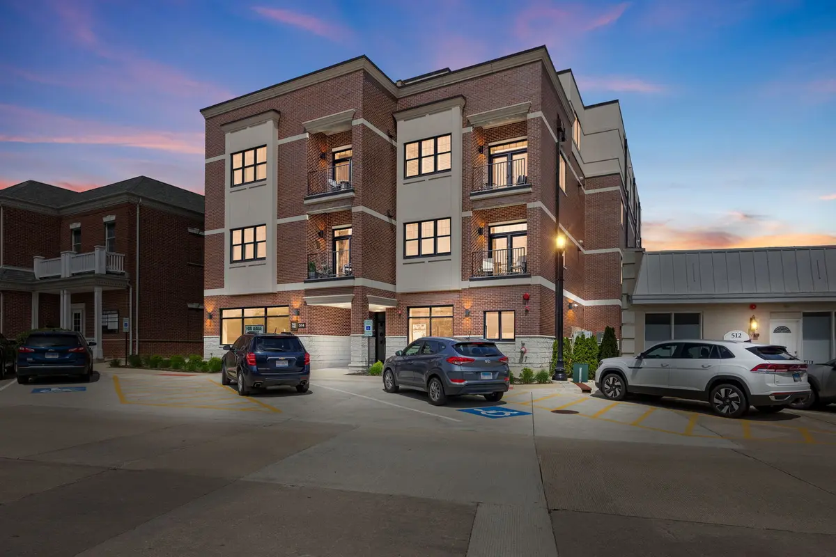 514 Hillgrove AVE #202, Western Springs, IL 60558