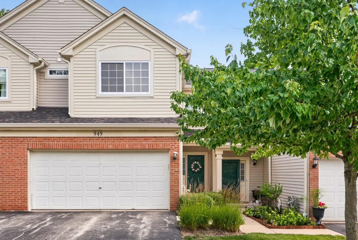 949 Tanager CT, Glen Ellyn, IL 60137