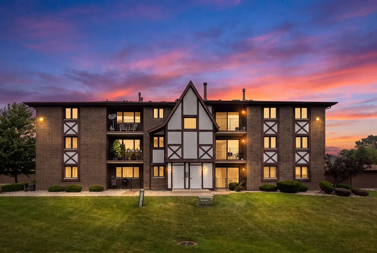 10511 S Roberts RD #2A, Palos Hills, IL 60465