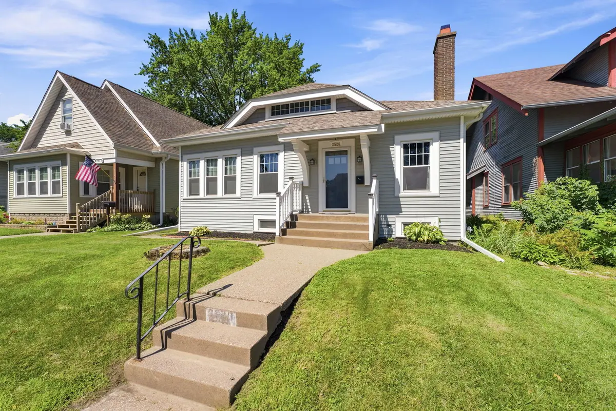 2520 Leclaire ST, Davenport, IA 52803