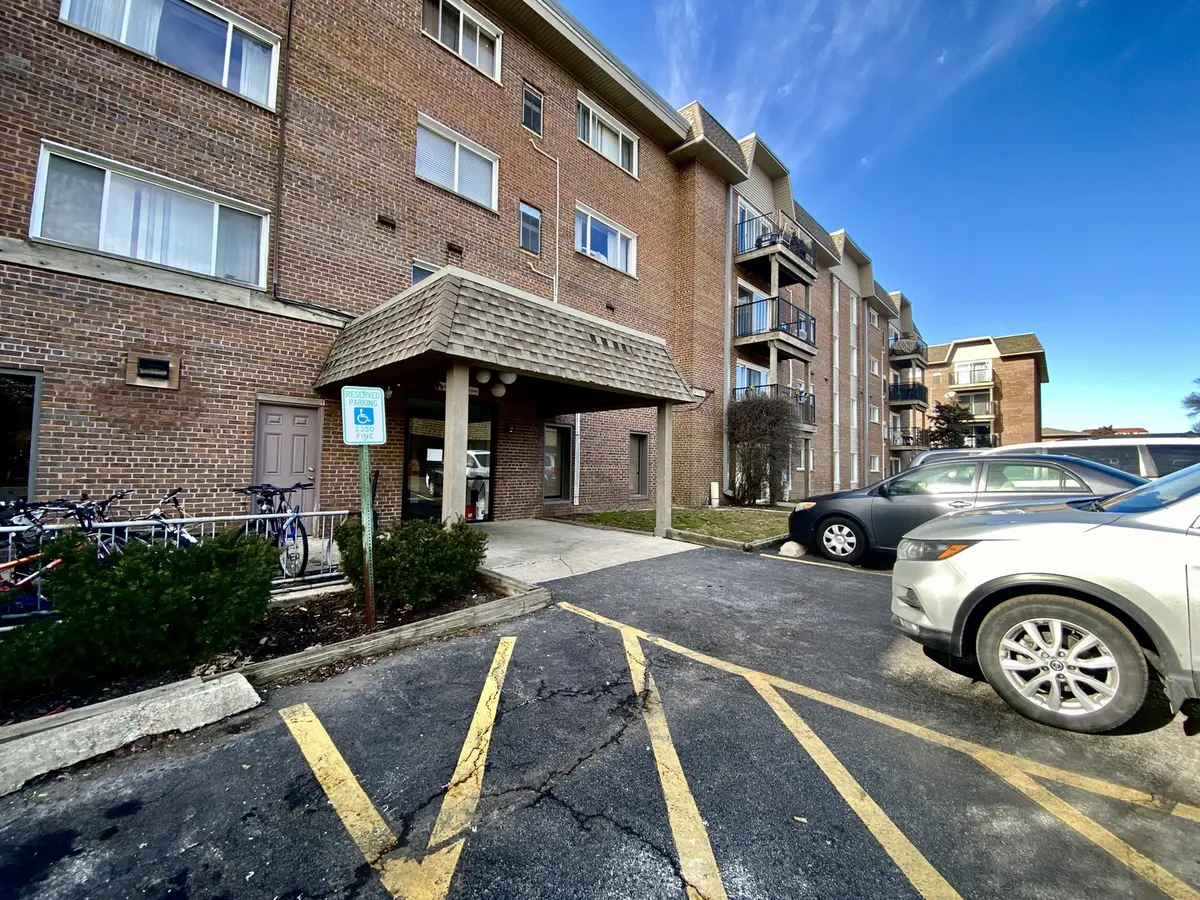 4500 BEAU MONDE DR #101, Lisle, IL 60532