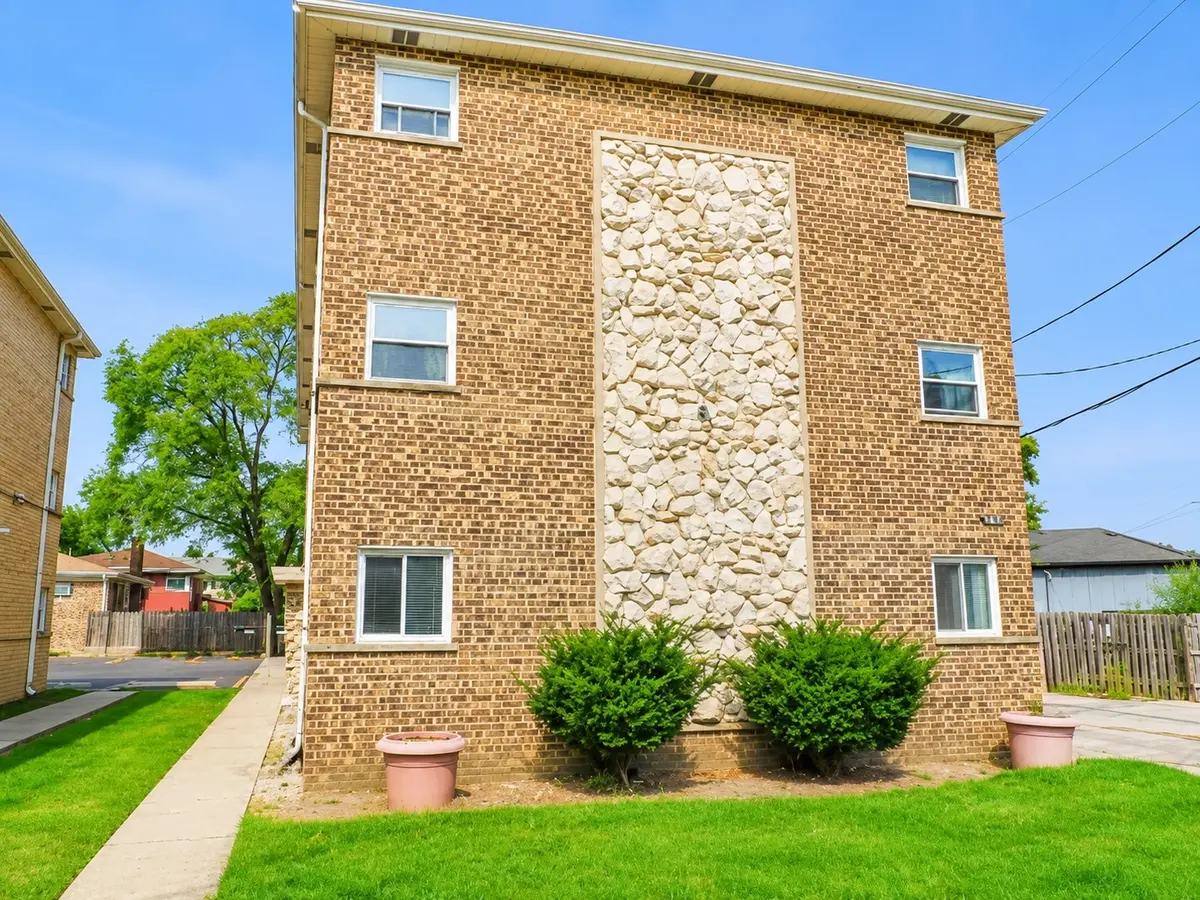 2440 River RD #1E, River Grove, IL 60171