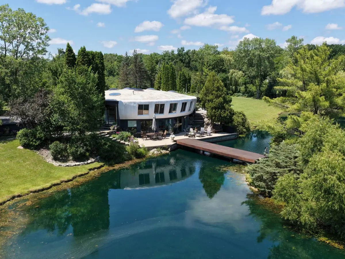 25421 N Saint Marys RD, Libertyville, IL 60048