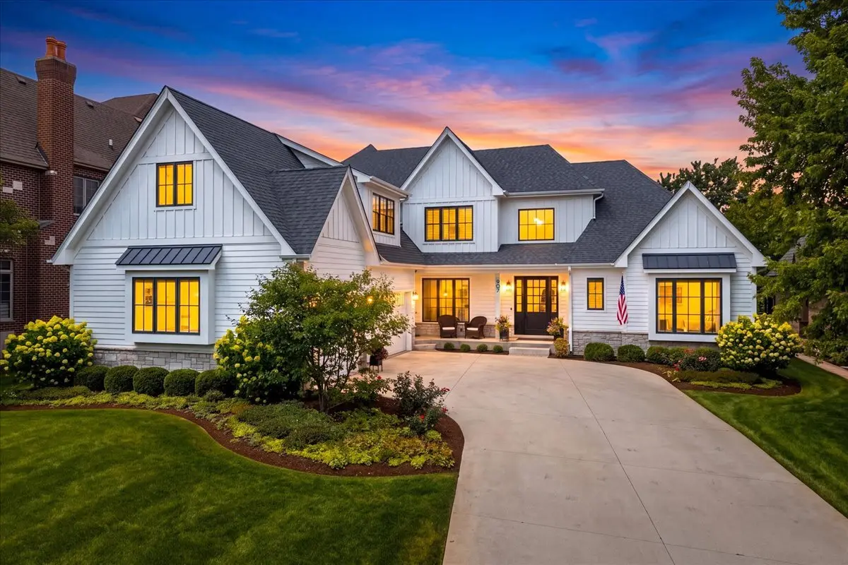907 Jackson AVE, Naperville, IL 60540